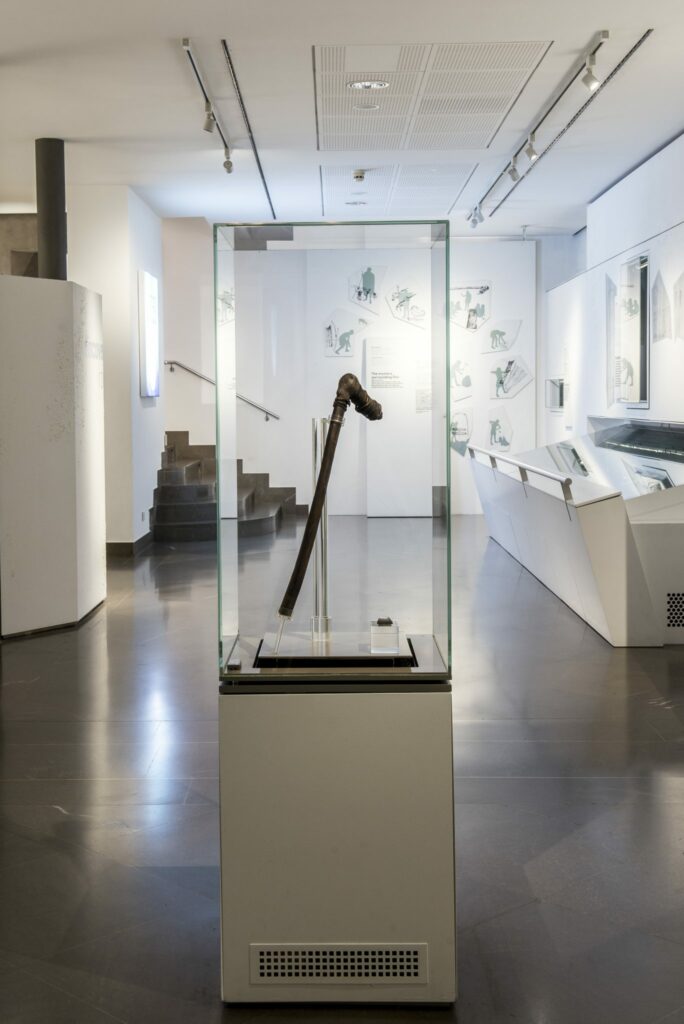 Dauerausstellung Ötzis Beil © Südtiroler Archäologiemuseum/foto-dpi.com